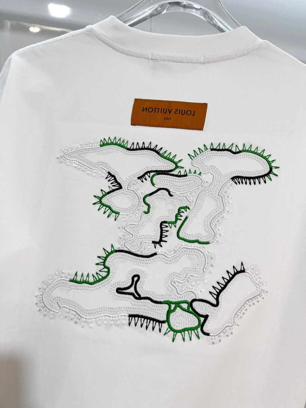 Front and back color blocked embroidered T-shirt with ten thousand stitches