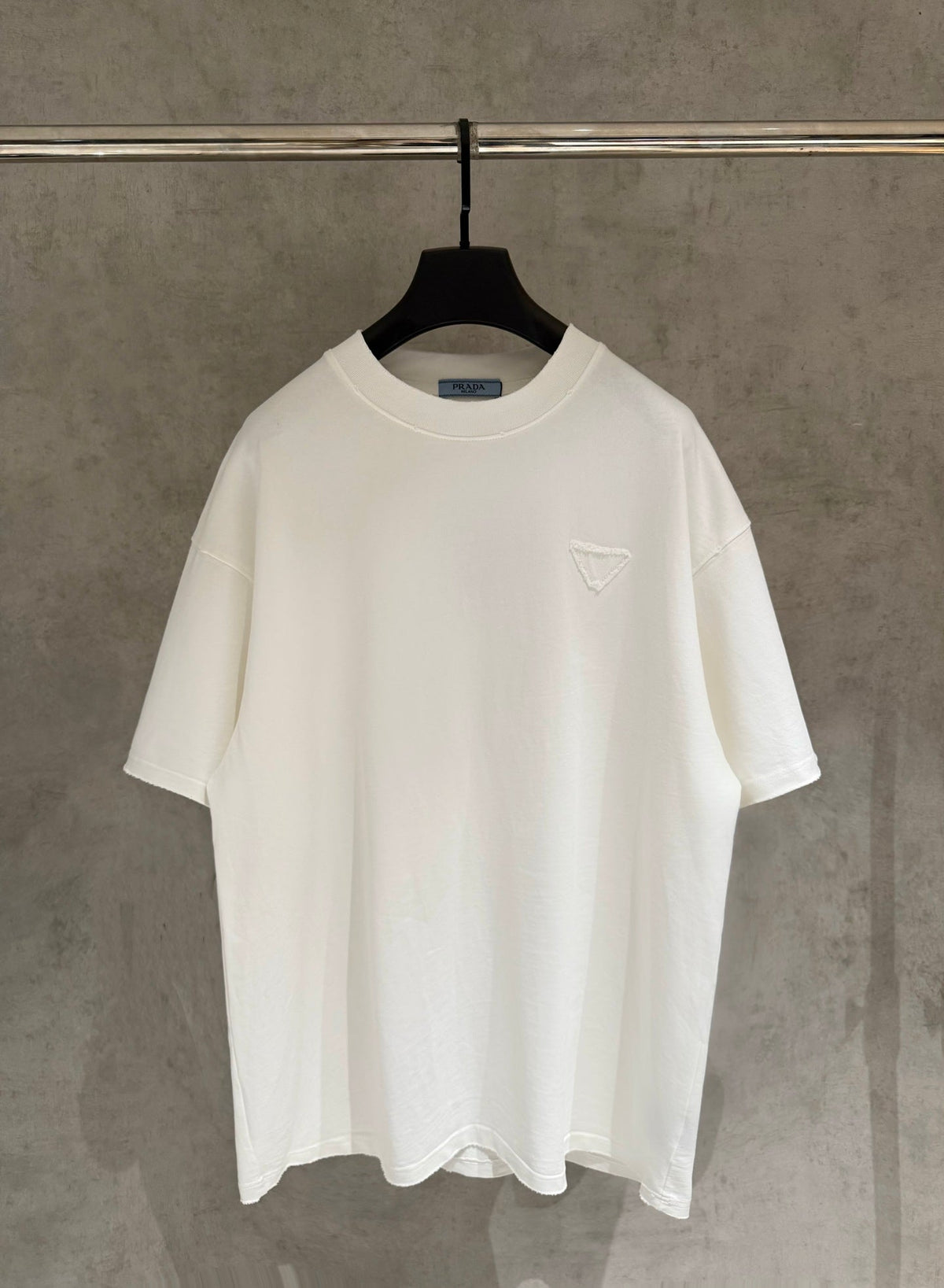 Front three-dimensional embroidery and back cloth embroidery T-shirt