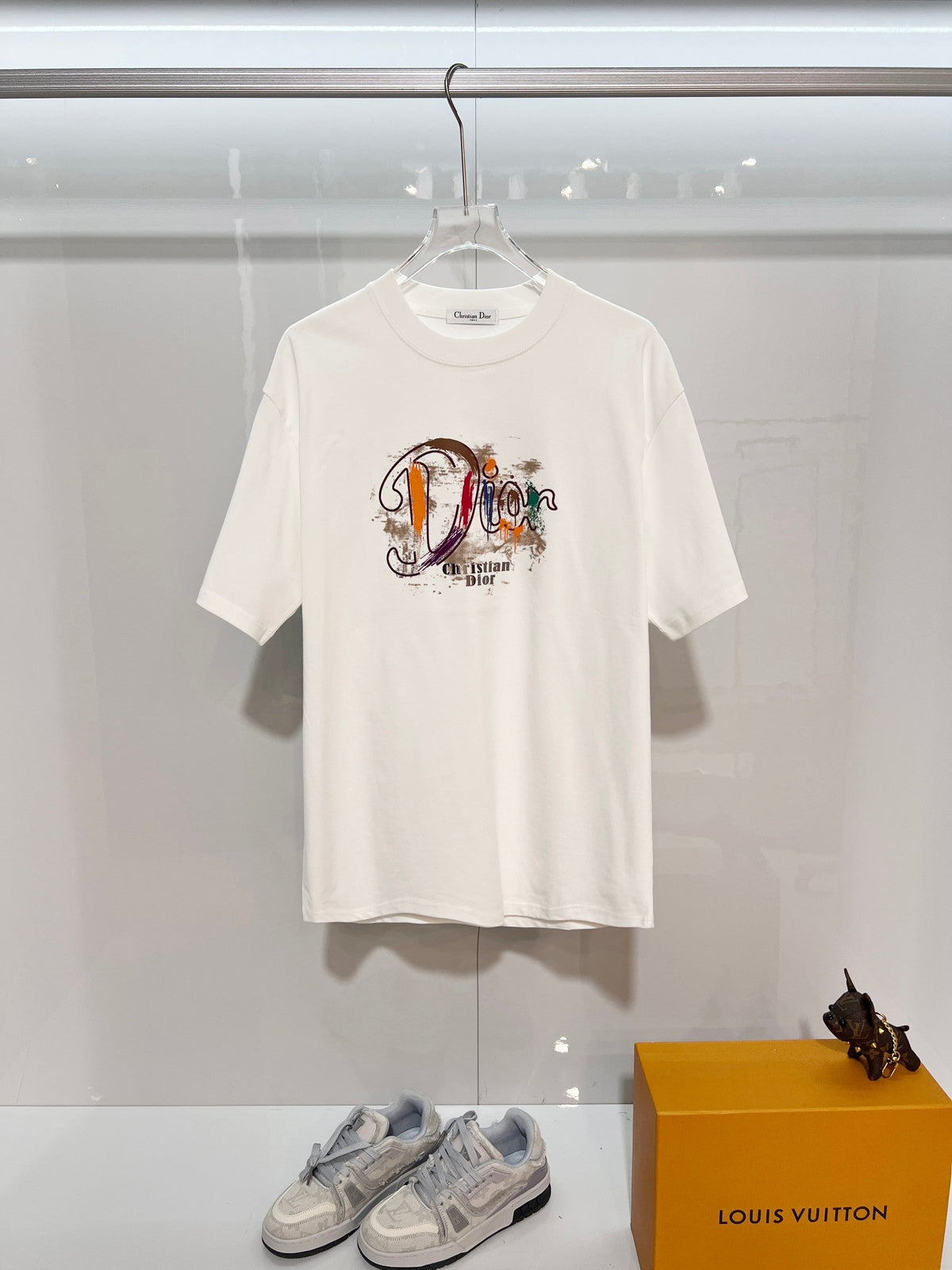 Color blocked graffiti messy offset letter round neck T-shirt