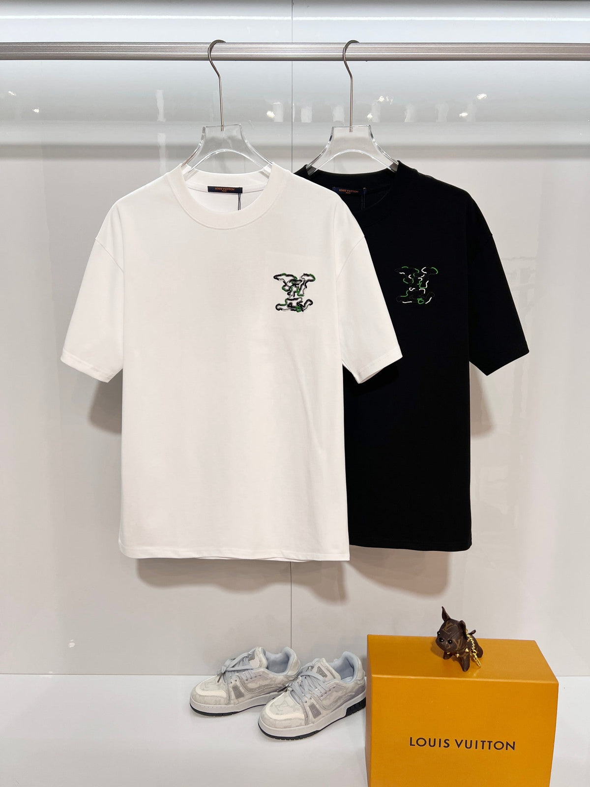 Front and back color blocked embroidered T-shirt with ten thousand stitches
