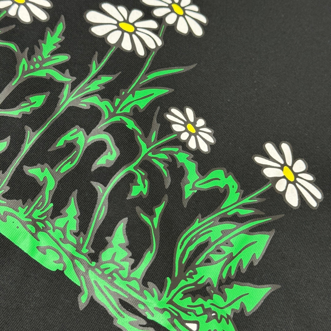 Latest short sleeved round neck T-shirt