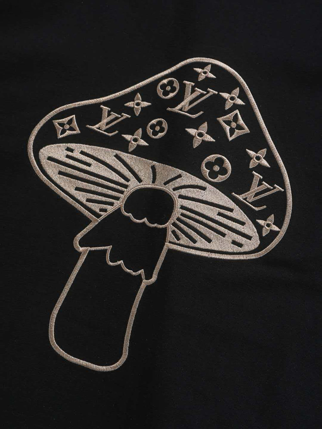 Mushroom on the chest 🍄 inlaid 🪡 Embroidered logo round neck short sleeved T-shirt