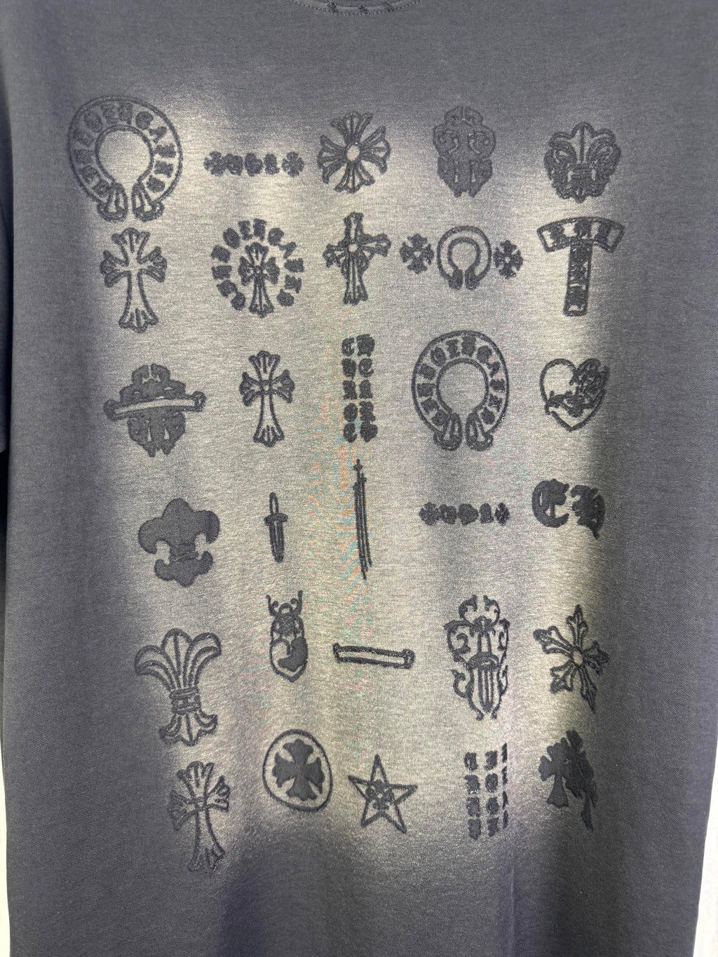 Burnt flower sticker embroidered round neck short sleeved T-shirt
