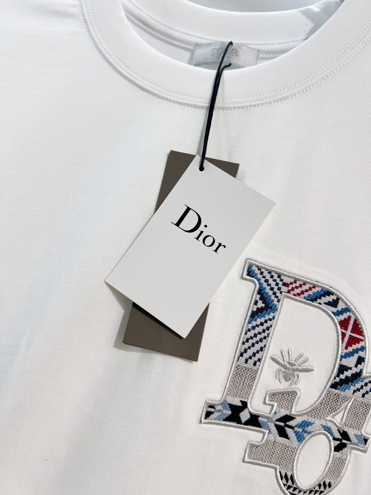 New Color blocked Ten Thousand Needle Embroidered Bee Letter Short Sleeve