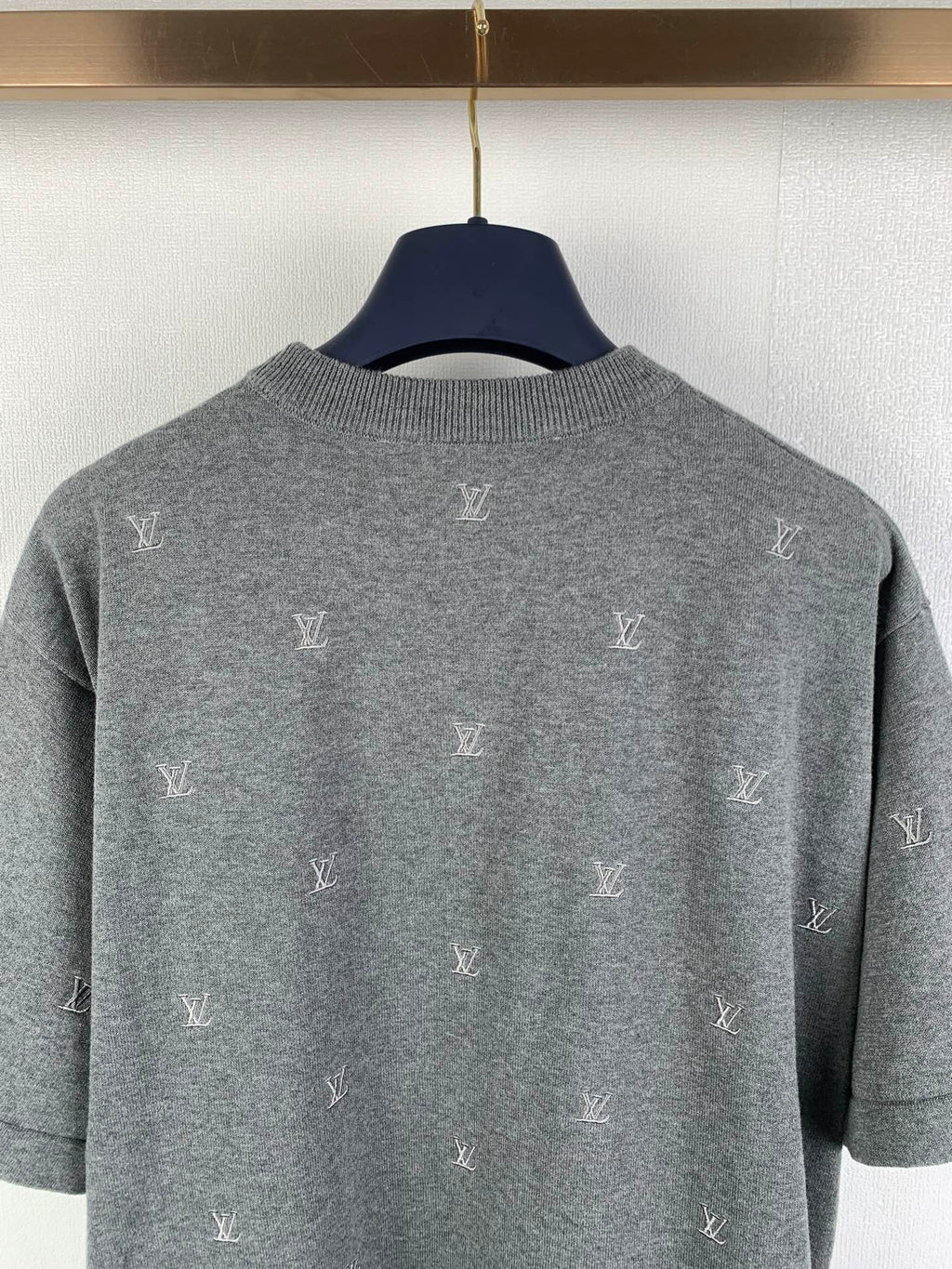 Small letter embroidered woolen short sleeved shirt