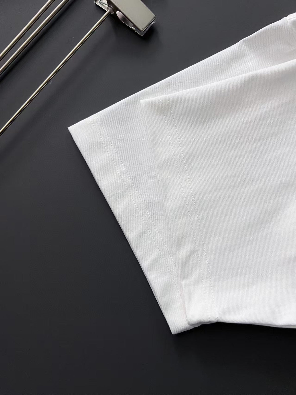 New round neck short sleeved T-shirt