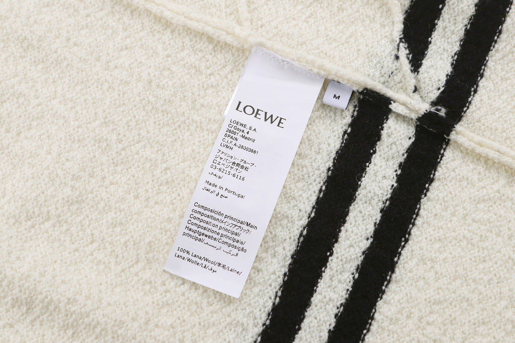 Lightweight textured wool round neck embroidered T-shirt