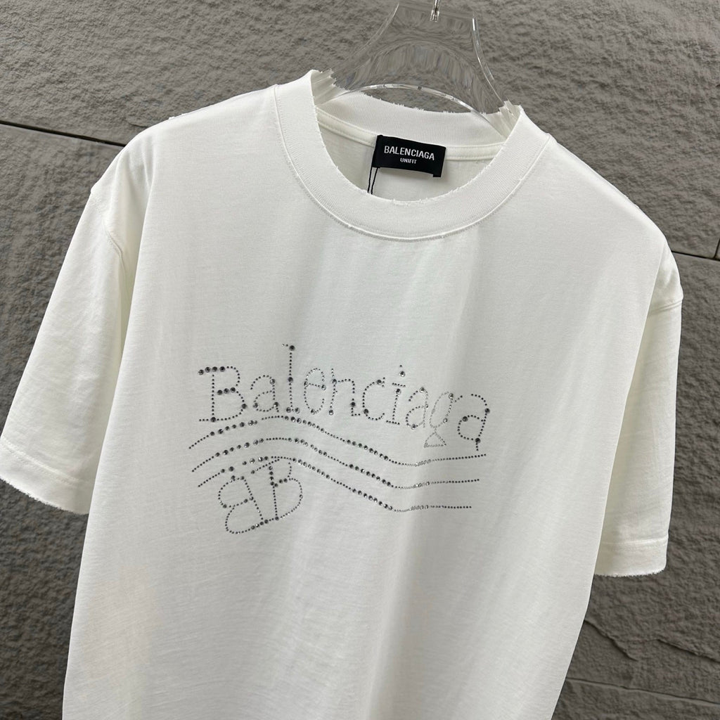 Wear and tear washed short sleeved T-shirt with distressed holes for both men and women