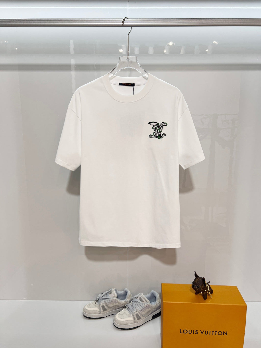 Front and back color blocked embroidered T-shirt with ten thousand stitches