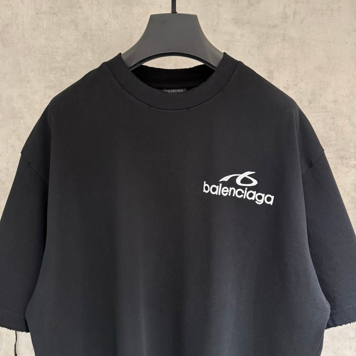 Embroidered short sleeved T-shirt