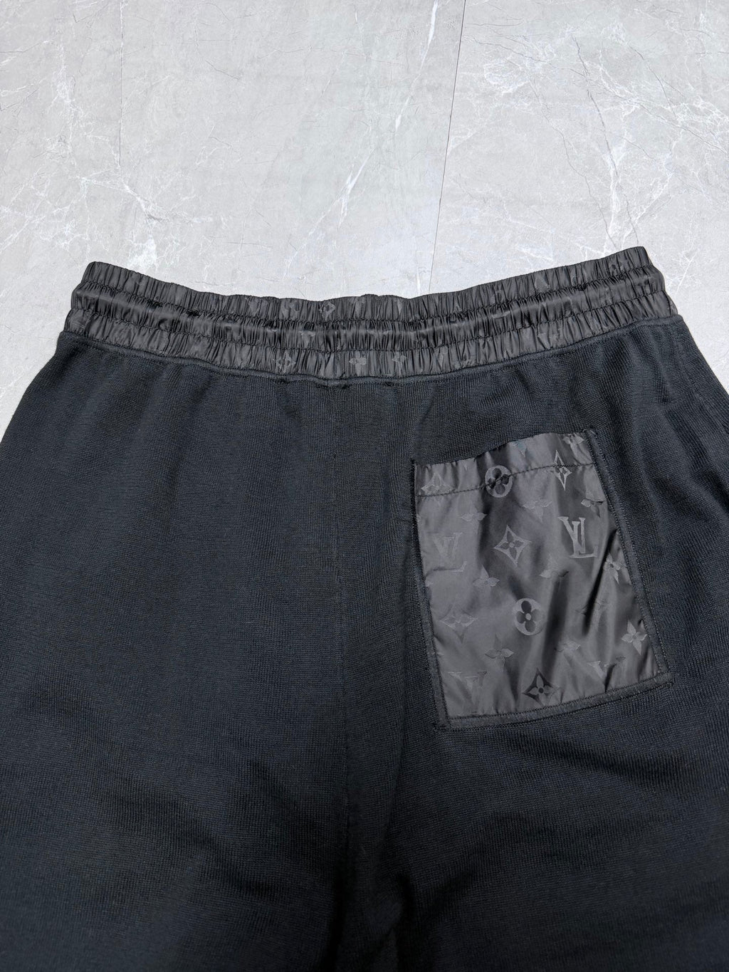 The new shorts are made of elegant cotton knit fabric