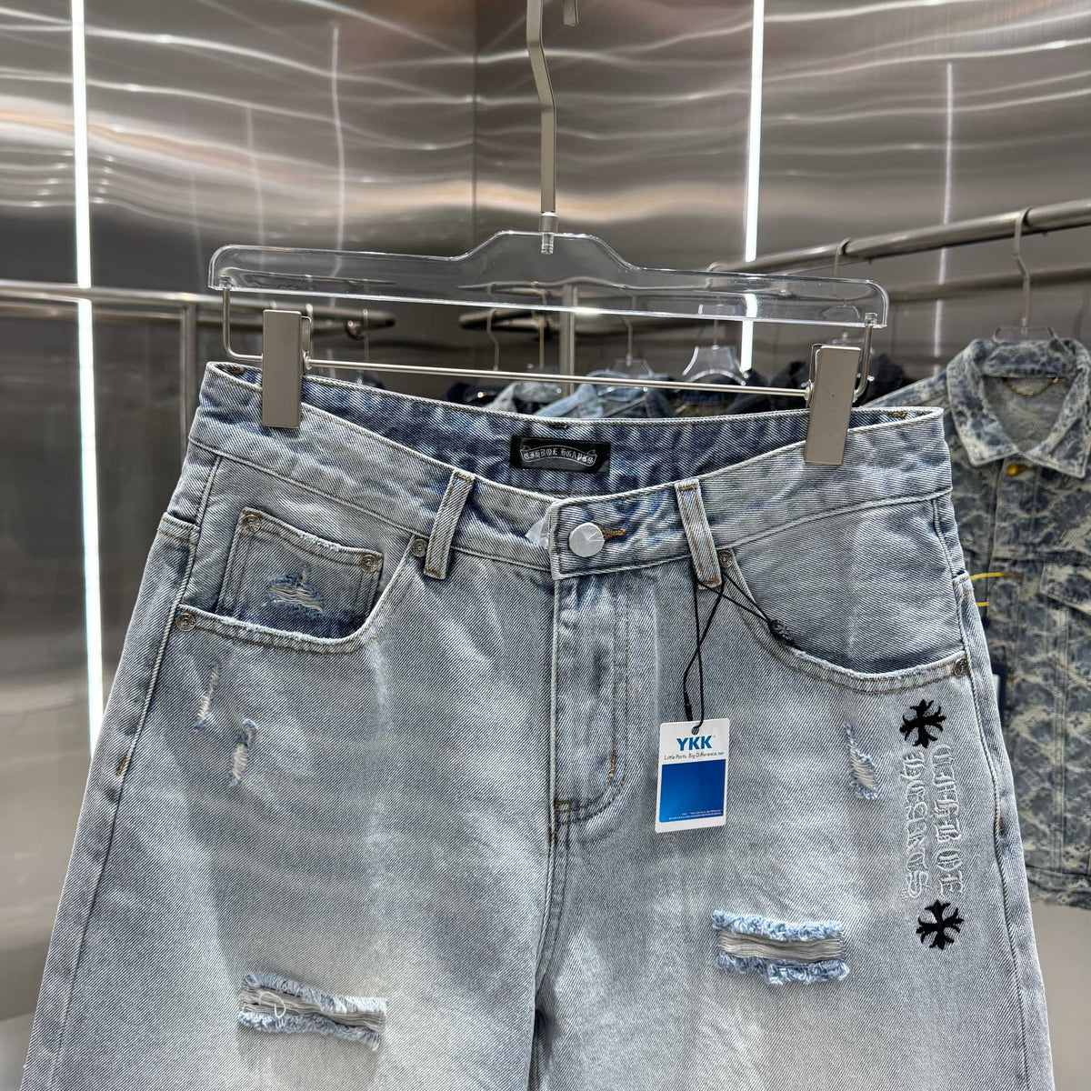 Spliced cross denim shorts