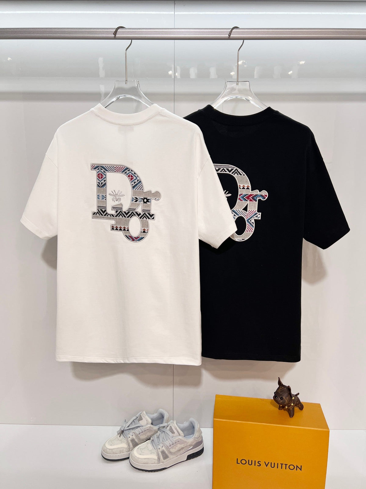 New Color blocked Ten Thousand Needle Embroidered Bee Letter Short Sleeve