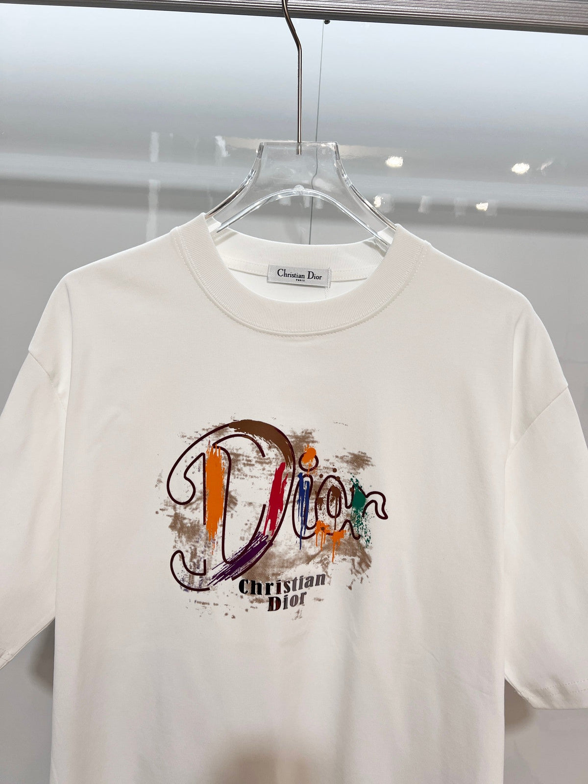 Color blocked graffiti messy offset letter round neck T-shirt