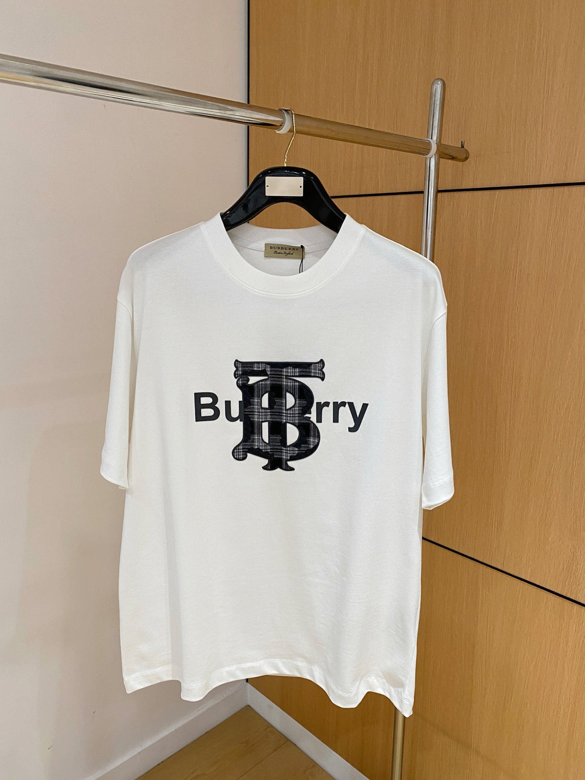 Loose fit short sleeved unisex