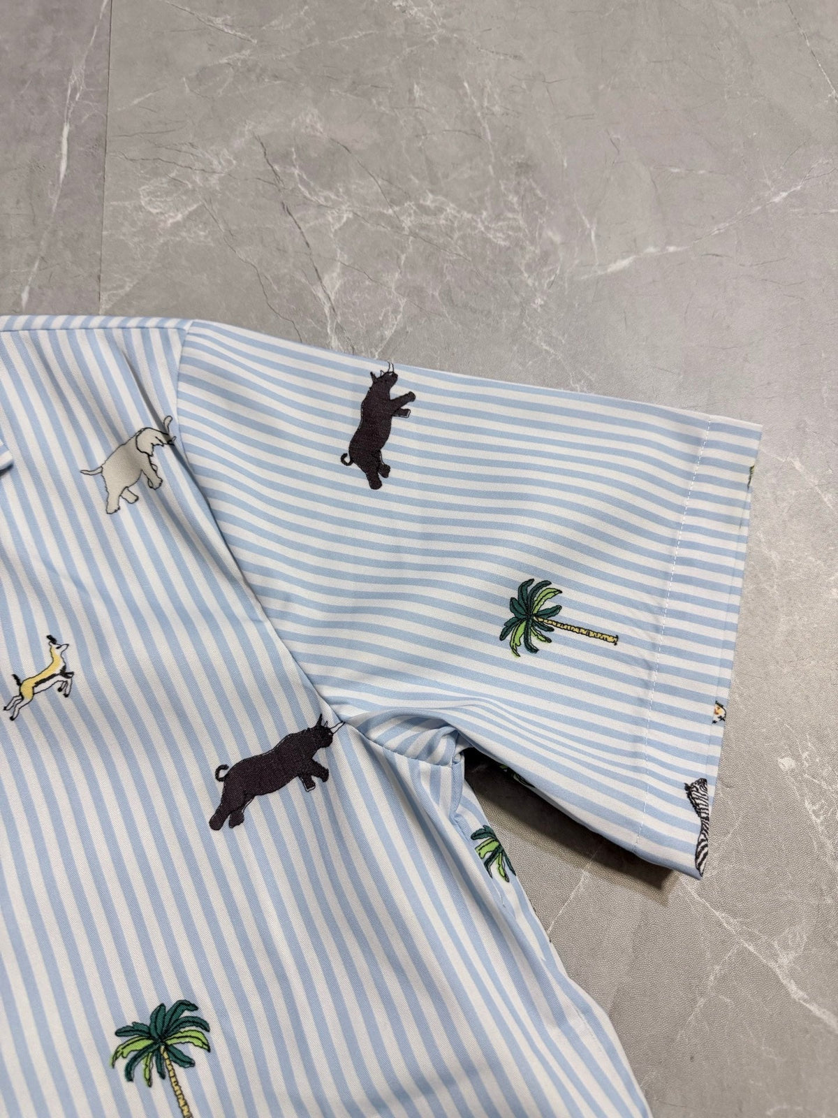 New striped short sleeved shirt decoration