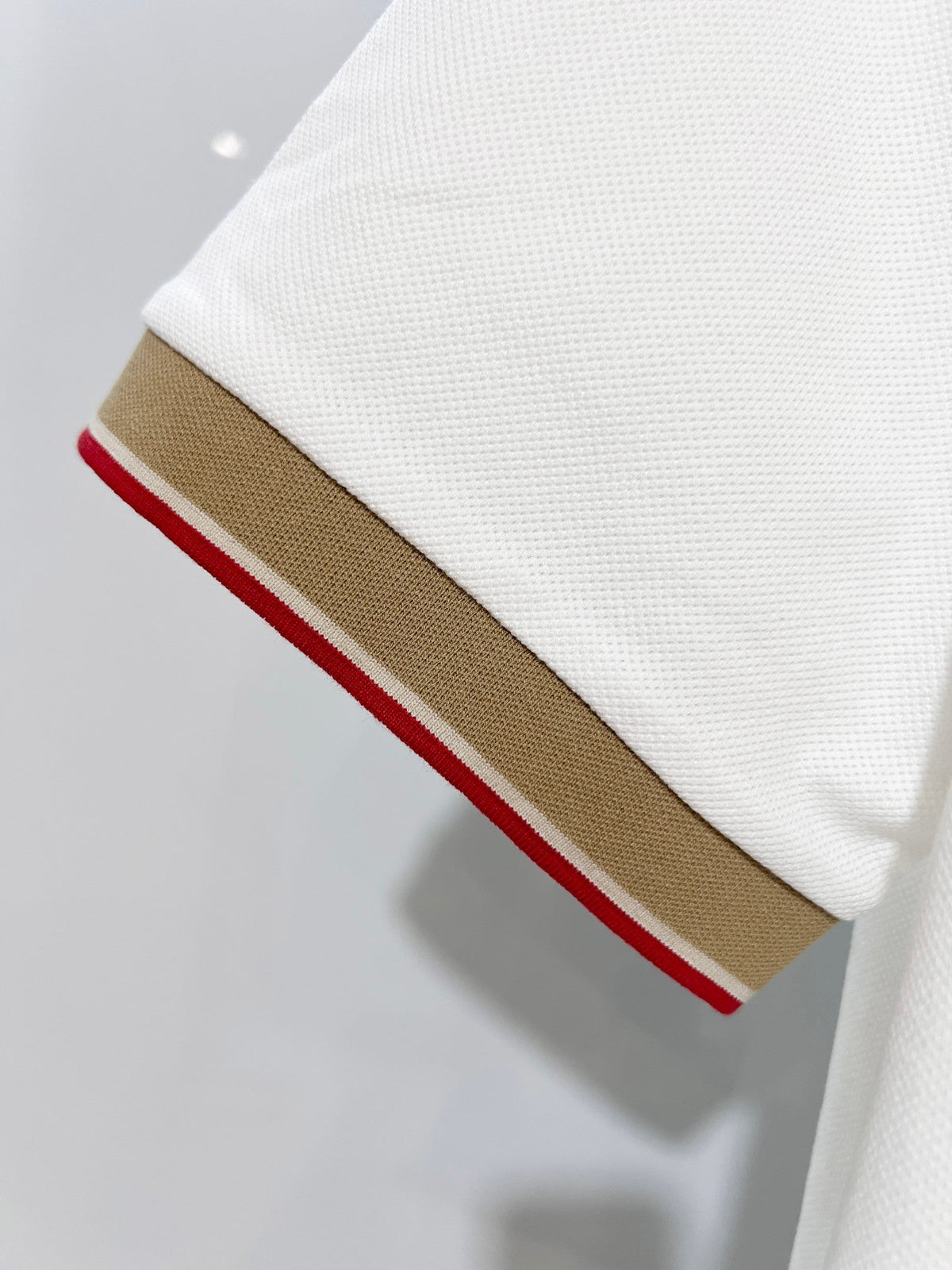 Color blocked flat machine collar with dark embroidery letters polo shirt