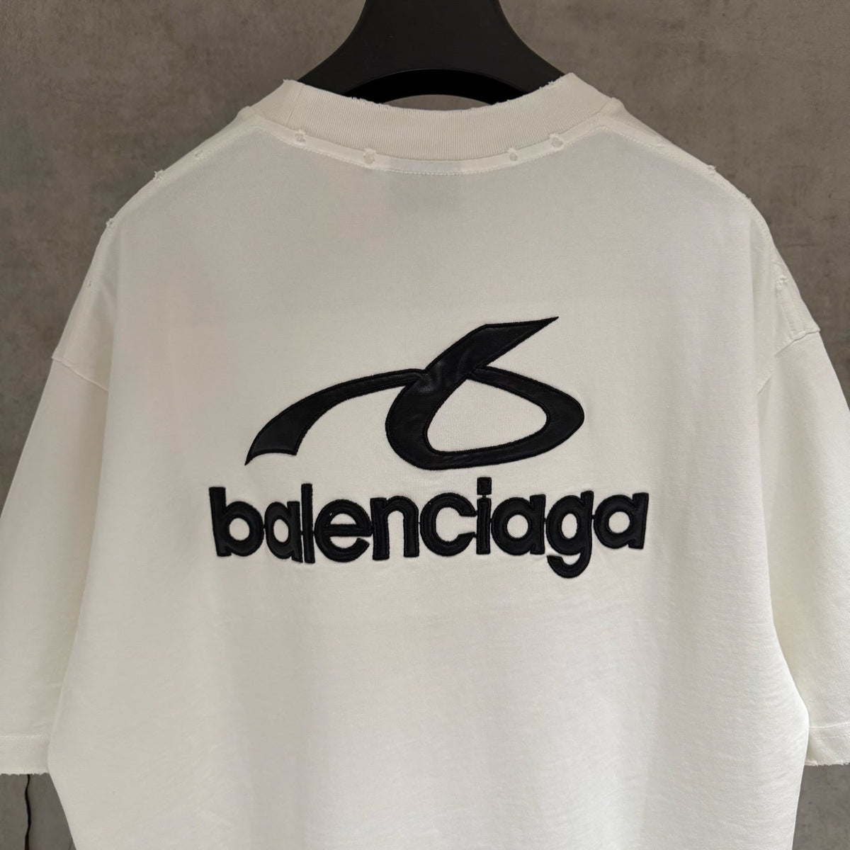 Embroidered short sleeved T-shirt