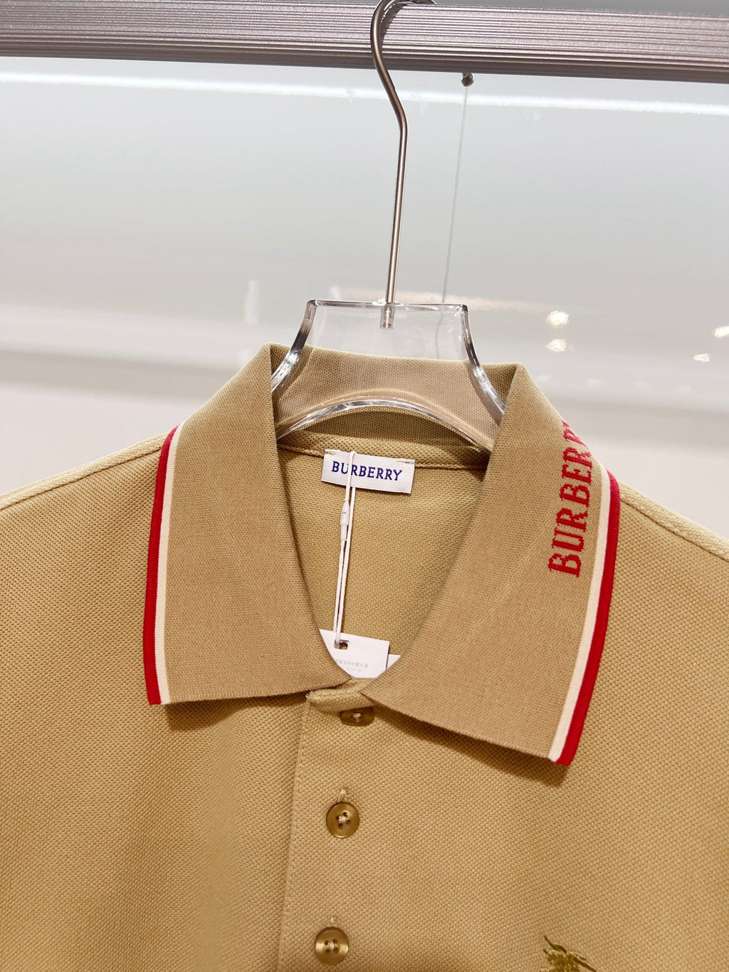 Color blocked flat machine collar with dark embroidery letters polo shirt