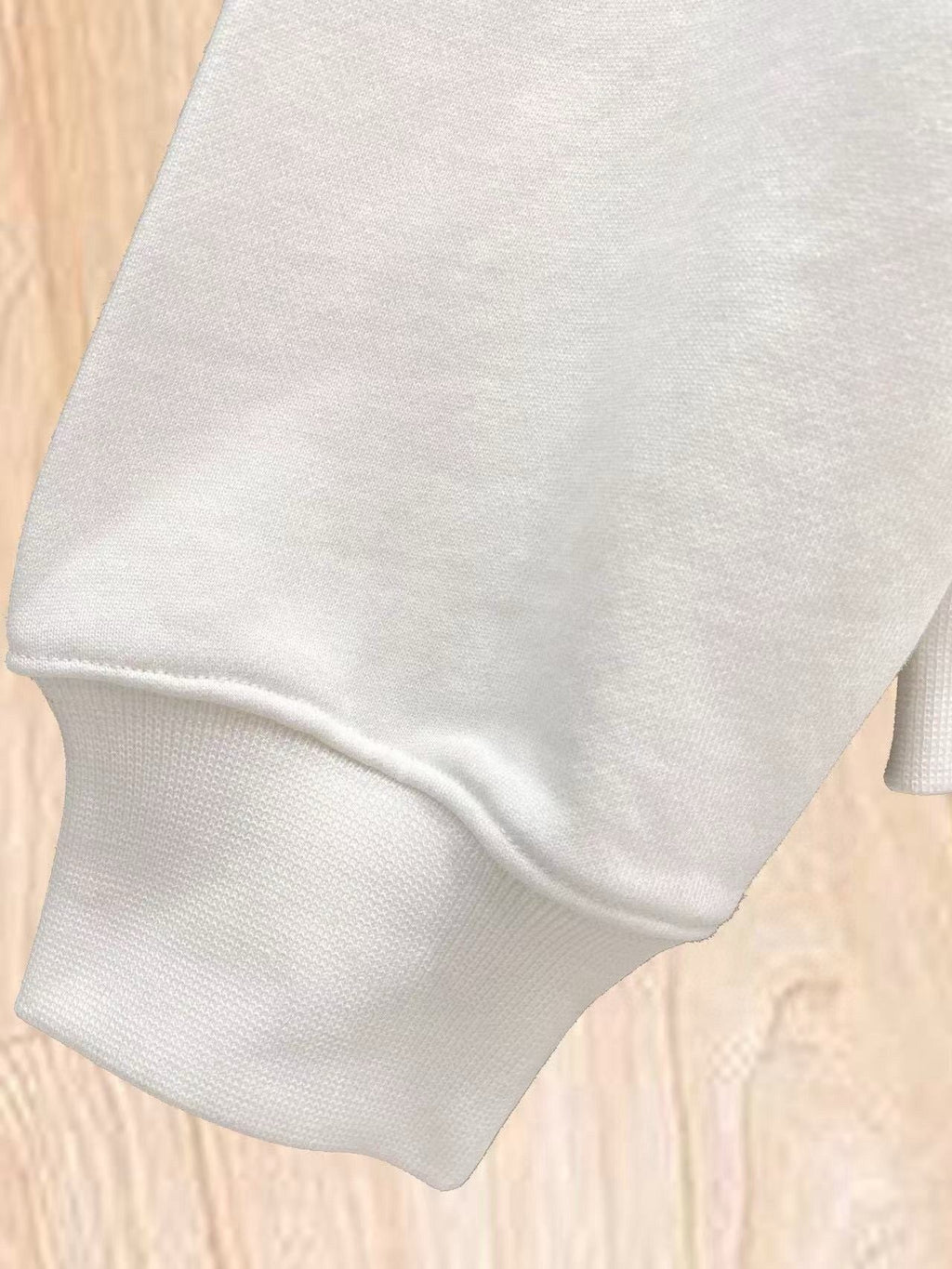 New long sleeved round neck sweatshirt 1
