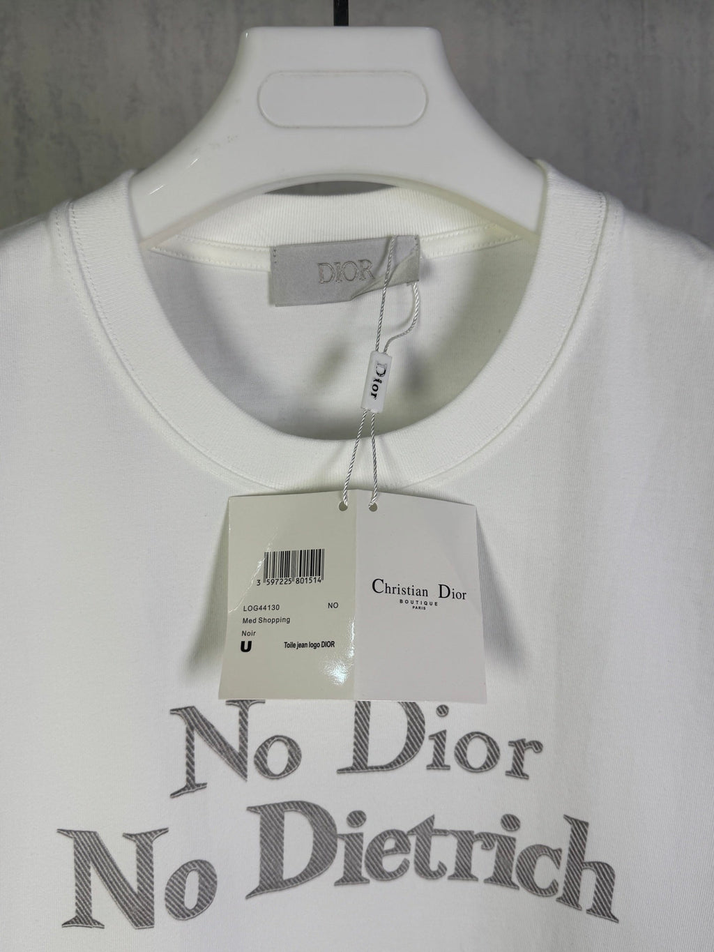 Declaration pattern unisex T-shirt