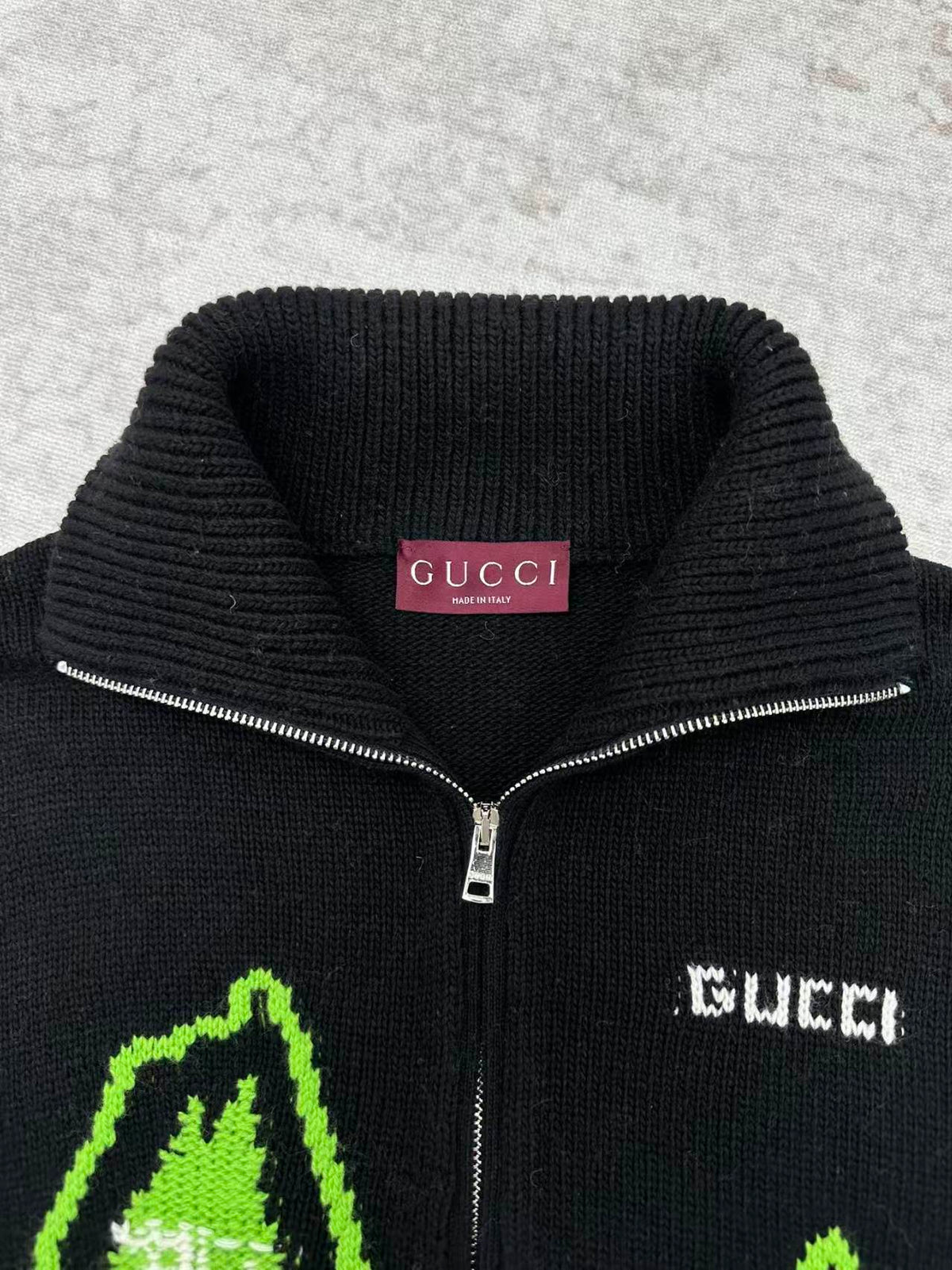 Embroidered zipper long sleeved jacket