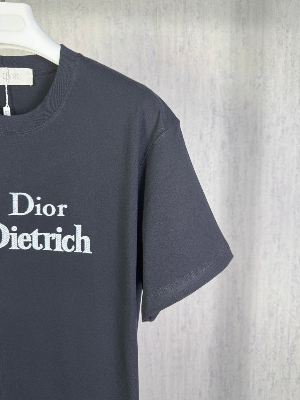 Declaration pattern unisex T-shirt
