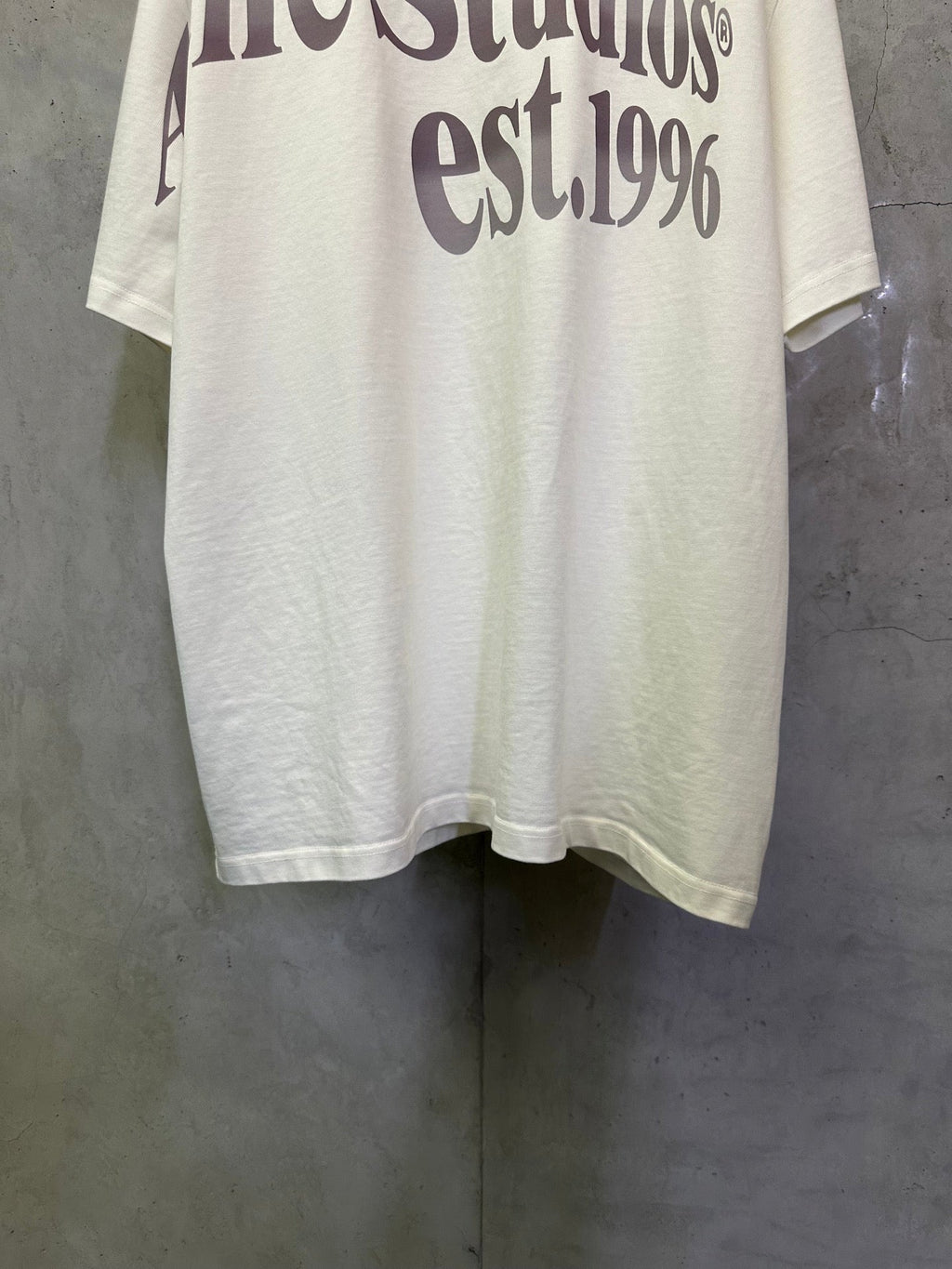 Large letter logo short sleeved T-shirt