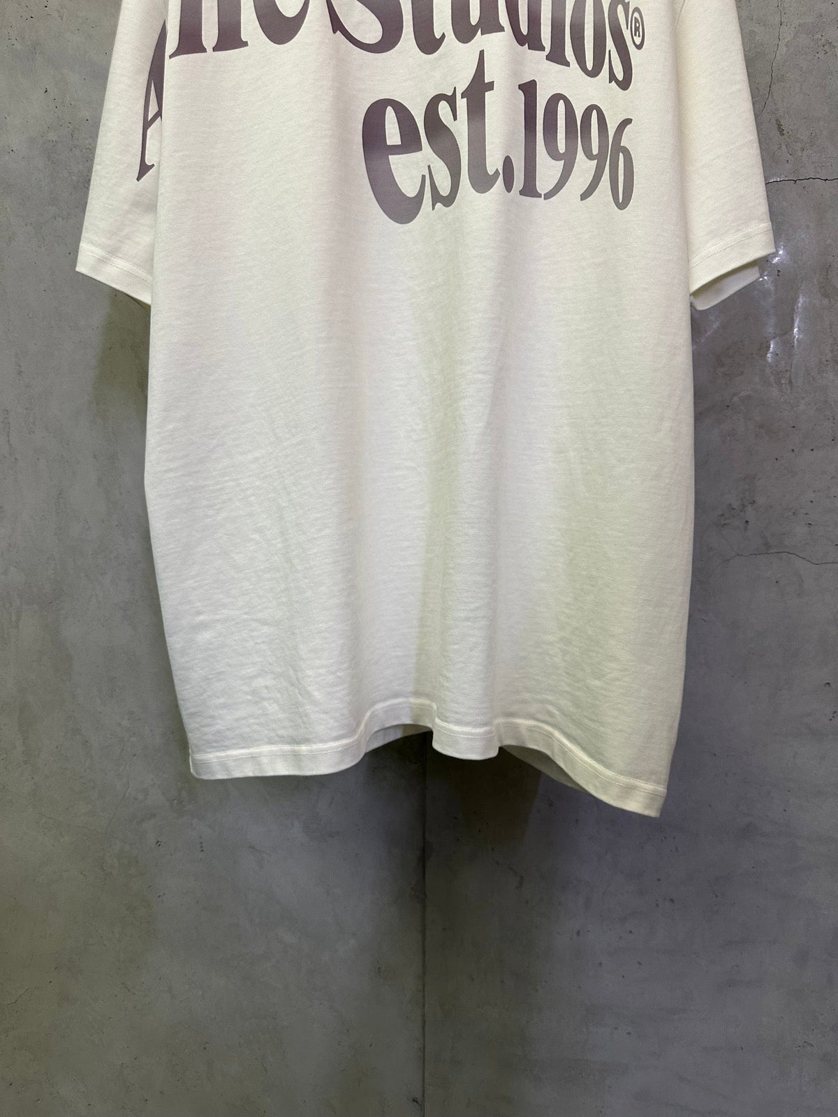 Large letter logo short sleeved T-shirt