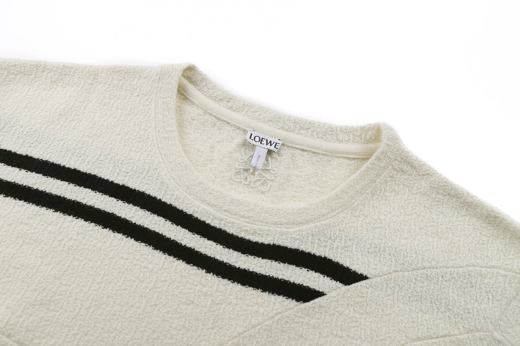 Lightweight textured wool round neck embroidered T-shirt