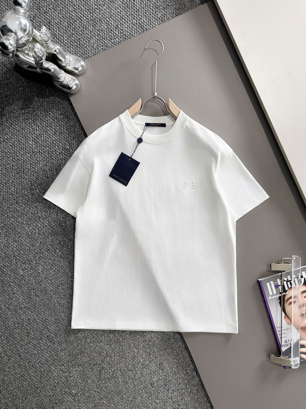 Damaged patchwork embroidered clover letter logo short sleeved t-shirt