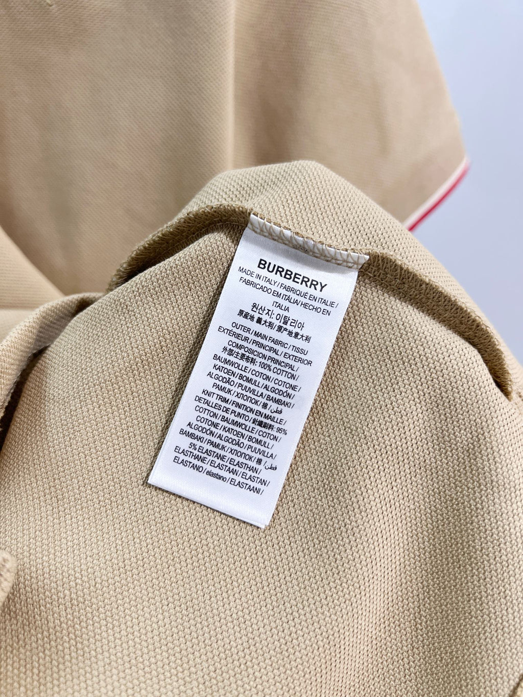 Color blocked flat machine collar with dark embroidery letters polo shirt