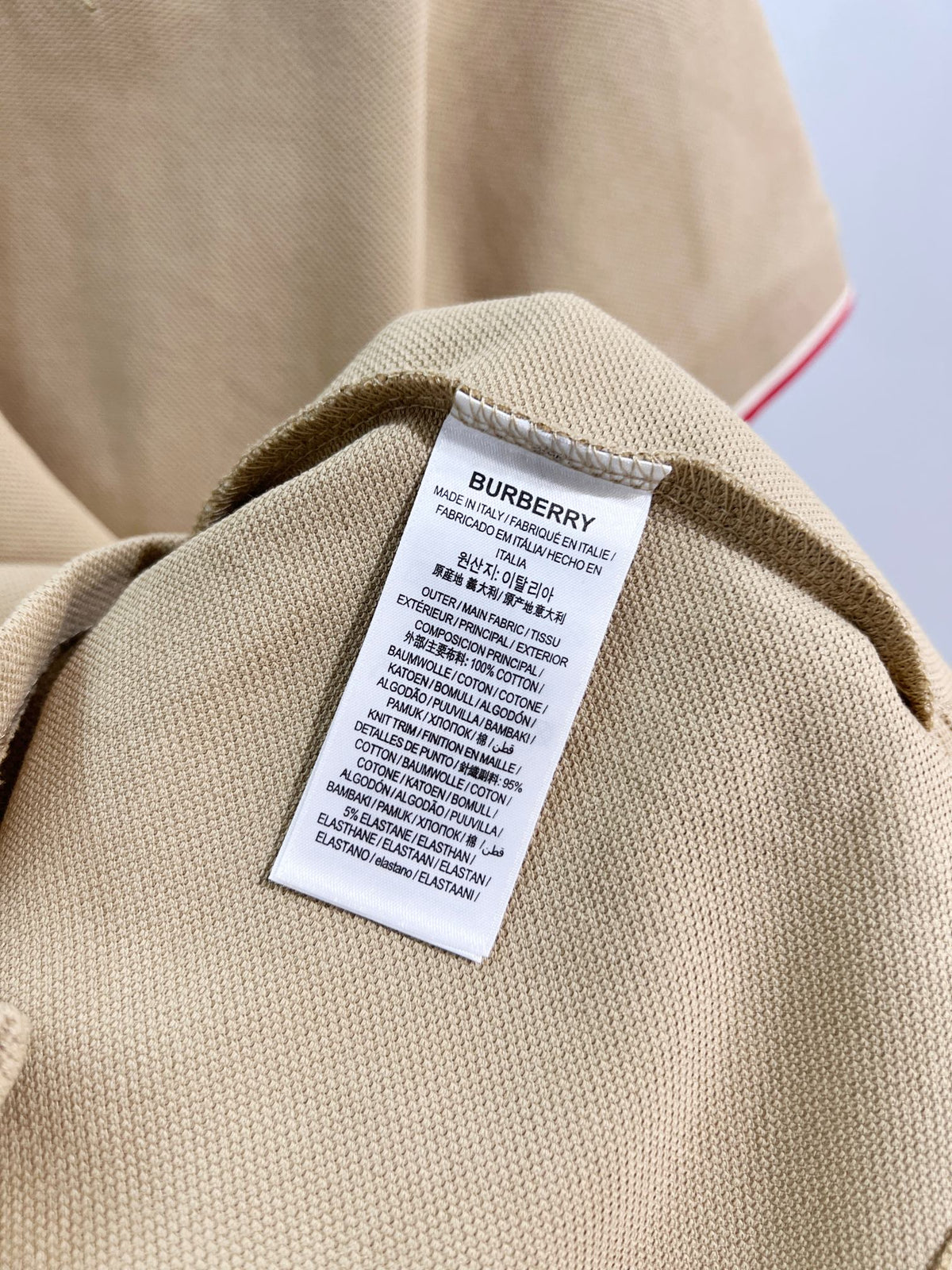 Color blocked flat machine collar with dark embroidery letters polo shirt