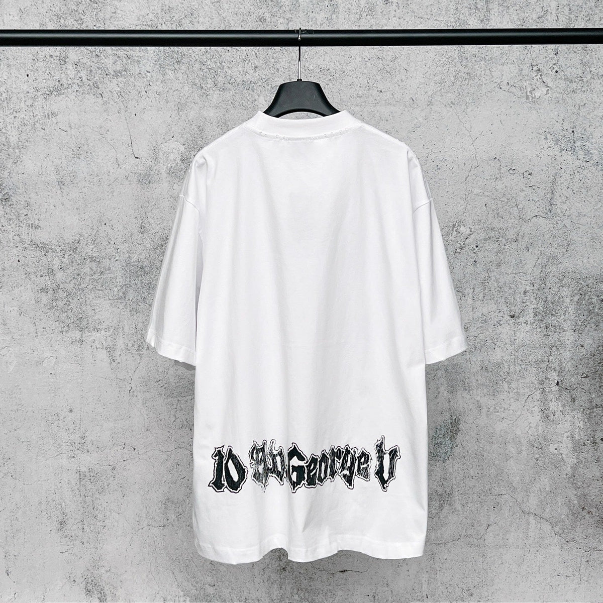 Wear out finished clothing, spray printed short sleeved T-shirt
