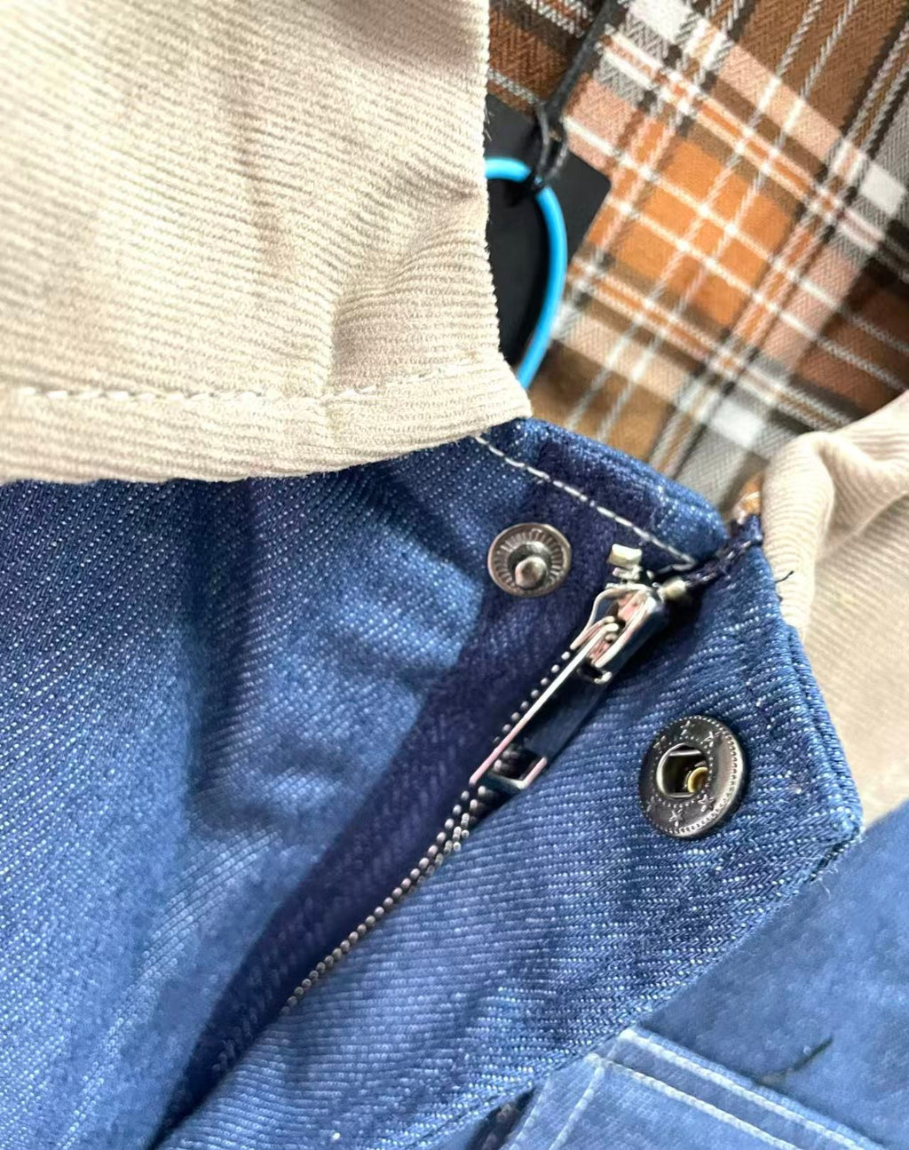 Denim color changing badge jacket