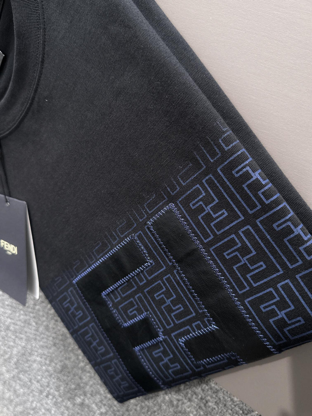 Leather granule embroidered letter short sleeved t-shirt