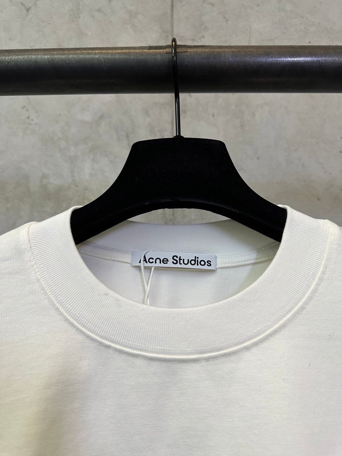 Large letter logo short sleeved T-shirt