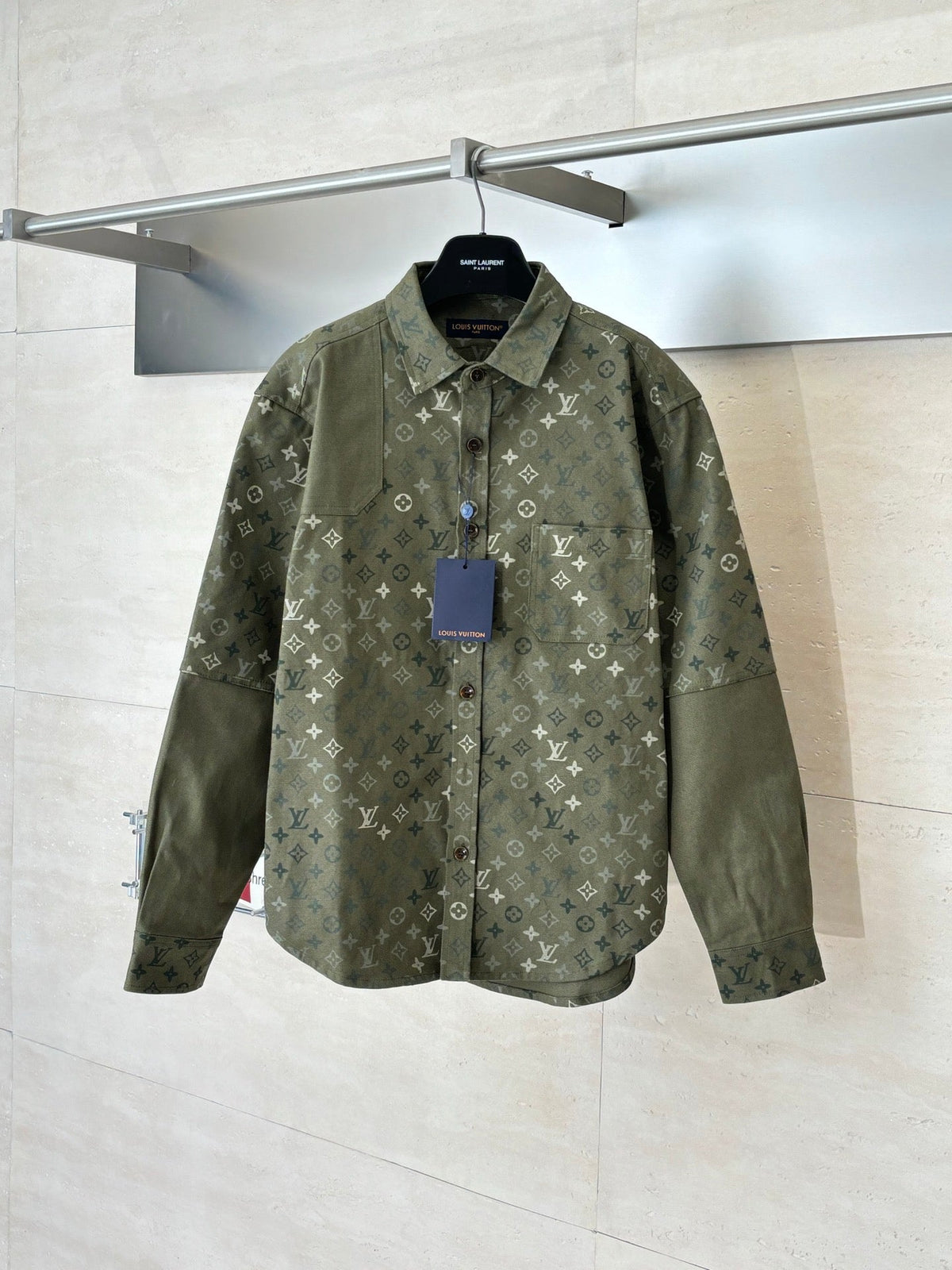 Full printed camouflage pointed collar long sleeved shirt