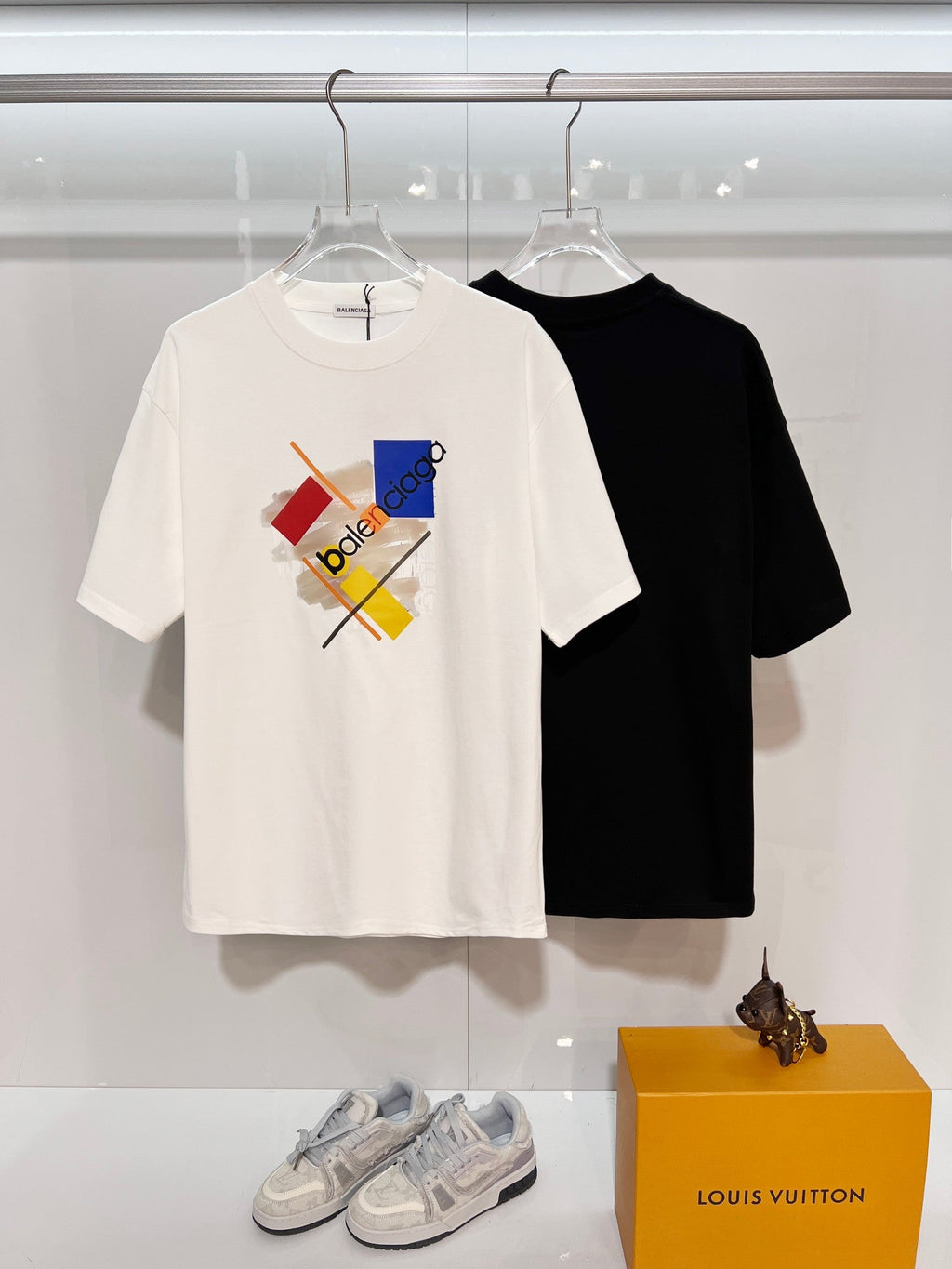 Color blocked graffiti letter round neck T-shirt