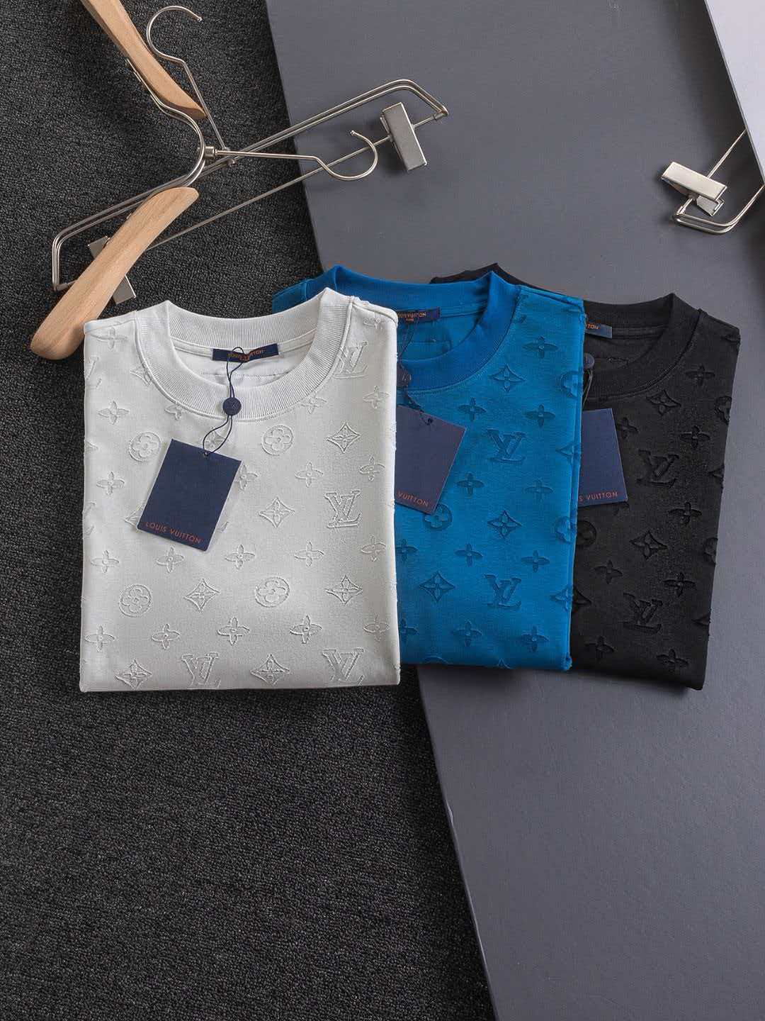 Full cut burnt letters short sleeved slightly wide