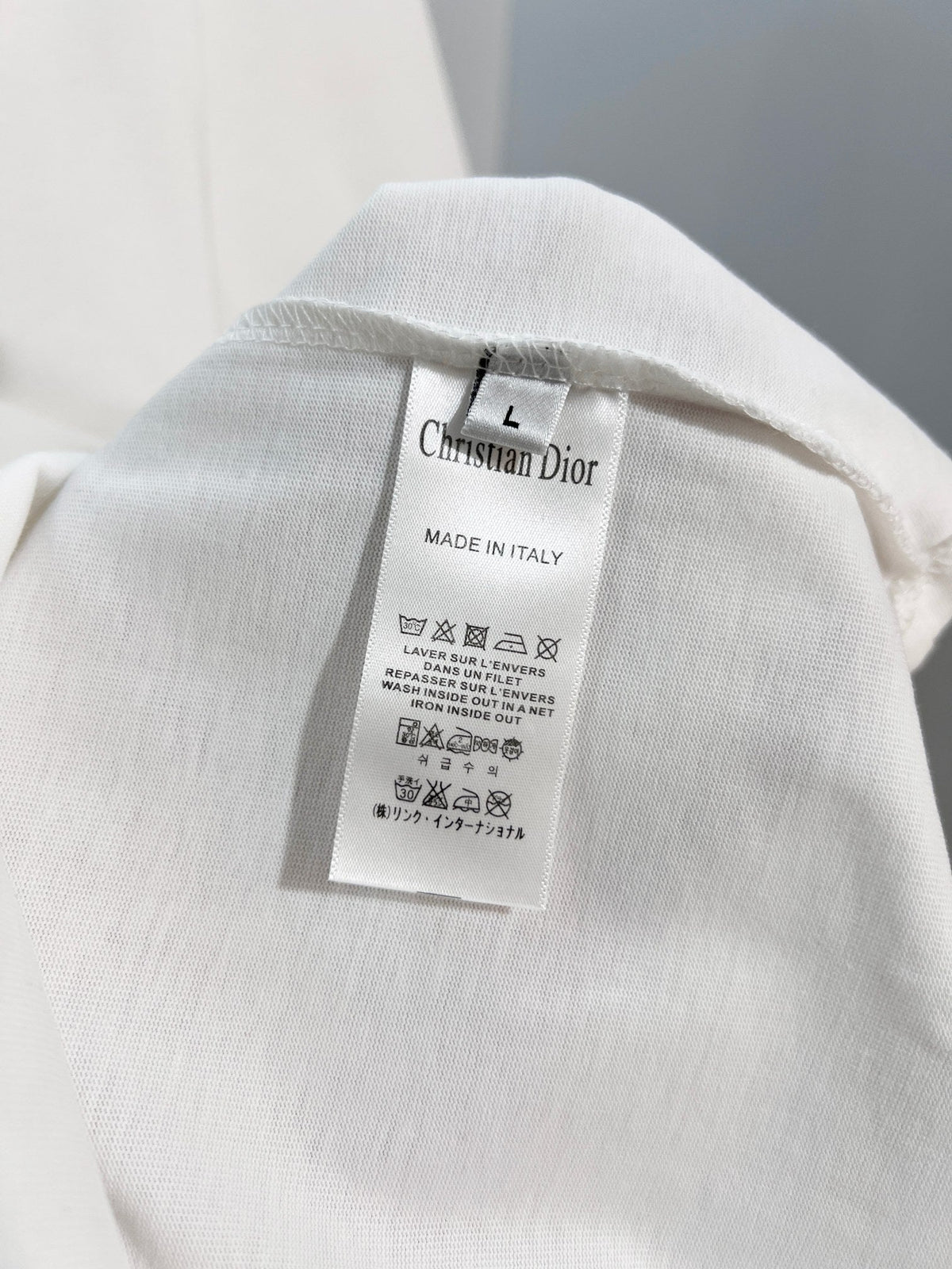 Matte splicing offset letter round neck T-shirt