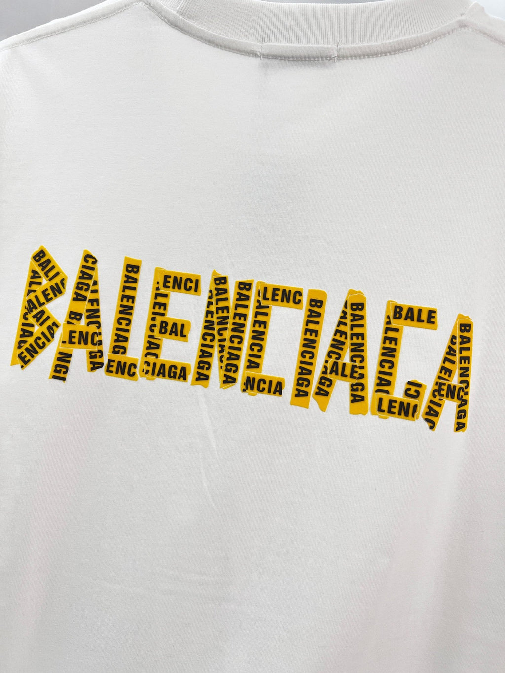 Chest patch splicing yellow adhesive tape offset letter round neck T-shirt