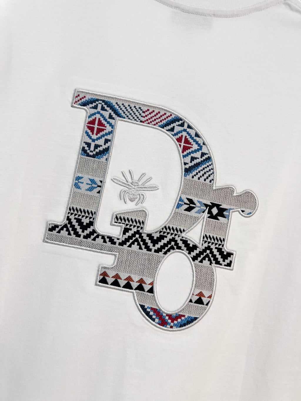 New Color blocked Ten Thousand Needle Embroidered Bee Letter Short Sleeve