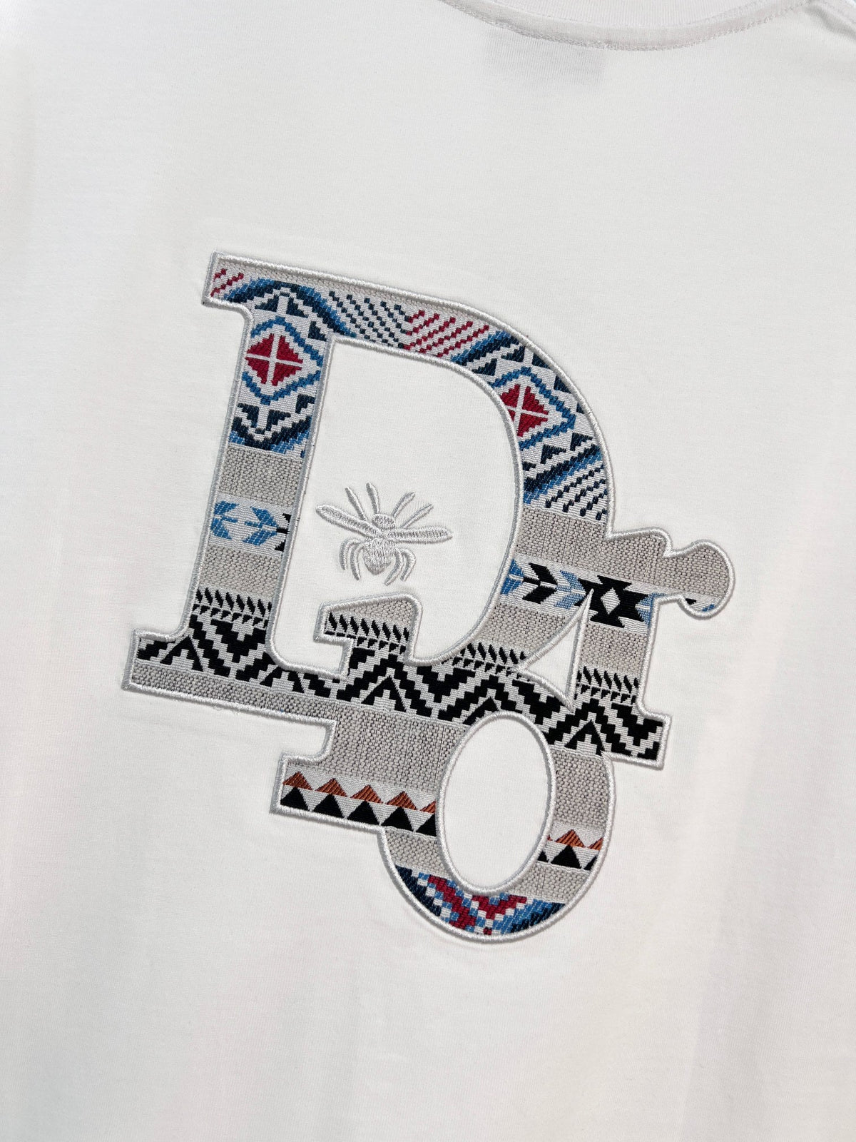 New Color blocked Ten Thousand Needle Embroidered Bee Letter Short Sleeve