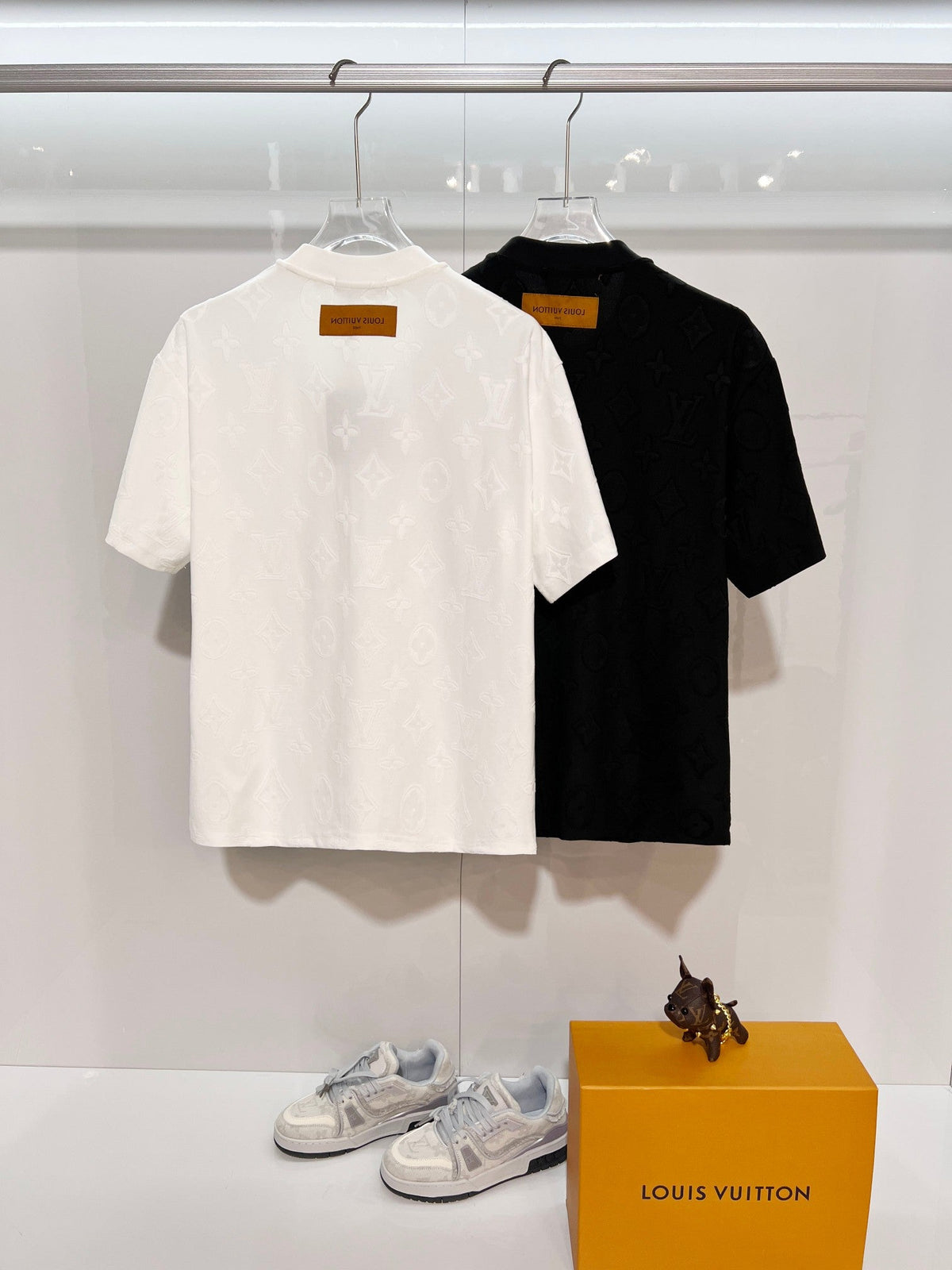 Dark patterned jacquard short sleeved t-shirt