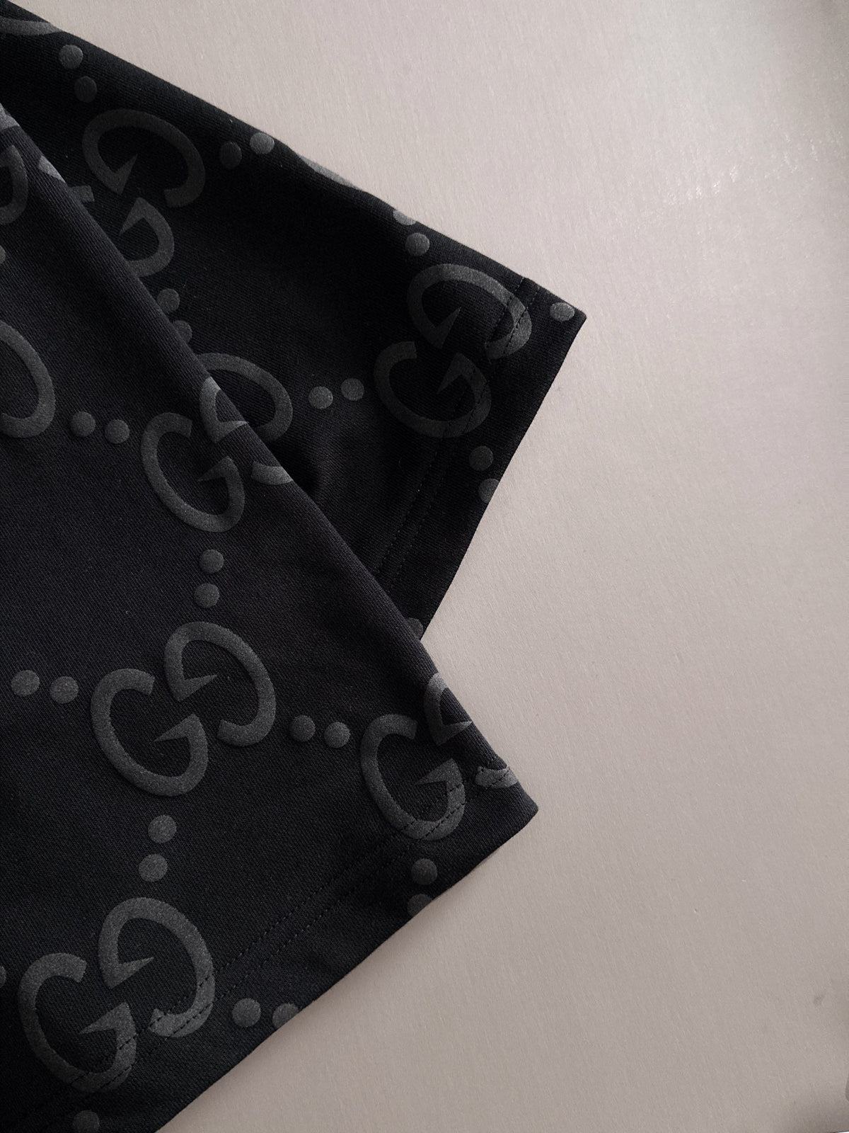 Plucked two letter logo casual shorts