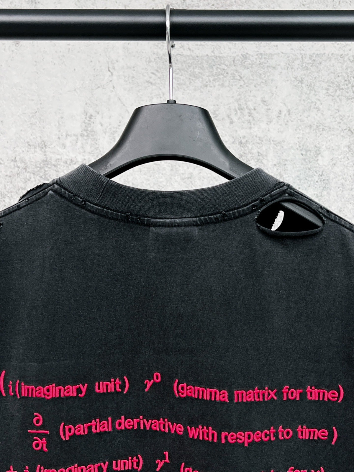 Embroidered and washed to make old short sleeved T-shirt