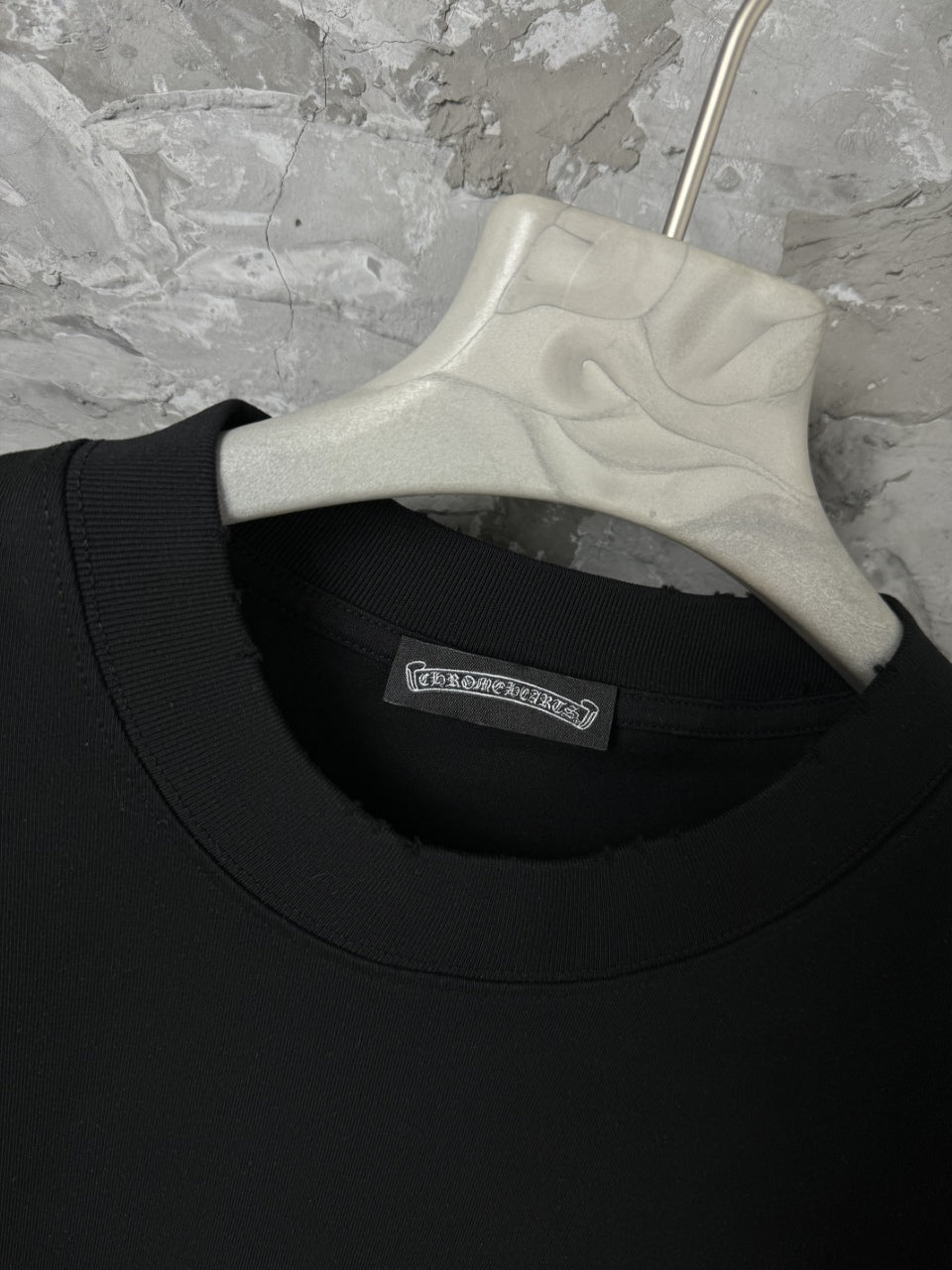 Classic short sleeved T-shirt with letter hot stamping technology