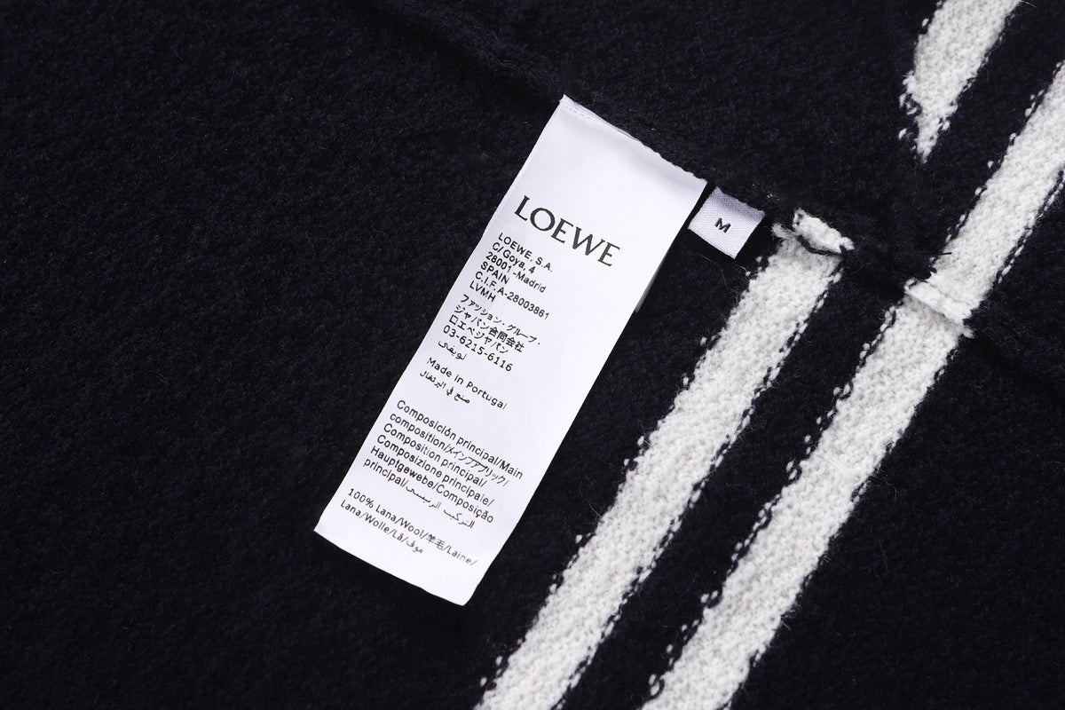 Lightweight textured wool round neck embroidered T-shirt