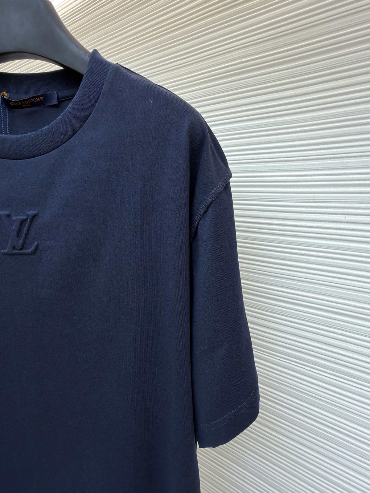 Embossed small label T-shirt
